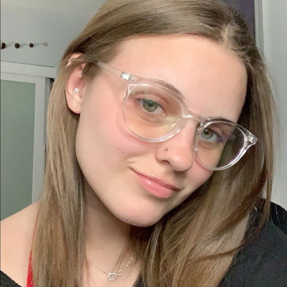 Meet your Posher, Megan - Picture 1 of 1